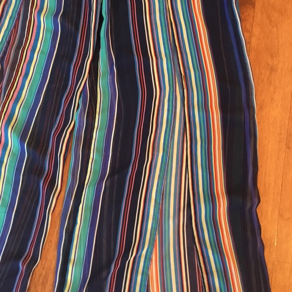 Wide legged stripped pants with two slits - Picture 3 of 3